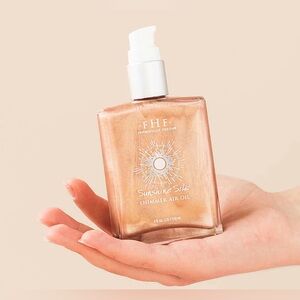 Farmhouse Fresh Sunshine Oil. Great condition. Barely pumped.